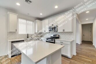 6642 E Via Arroyo Largo in Tucson, AZ - Building Photo - Building Photo