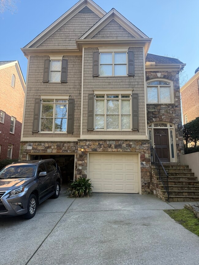 2745 Lenox Rd NE in Atlanta, GA - Foto de edificio - Building Photo