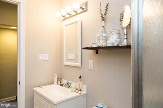 1708 Catharine St in Philadelphia, PA - Building Photo - Building Photo