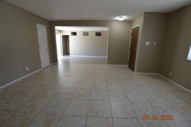 4277 Ridgeview Dr in Las Vegas, NV - Building Photo - Building Photo