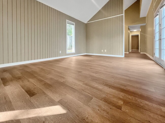 property at 3115 Candlewood Dr