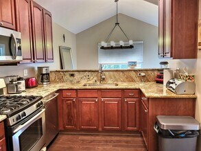557 Cary Woods Cir in Cary, IL - Building Photo - Building Photo