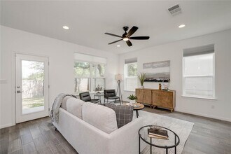 16601 Sydney Carol Ln in Austin, TX - Building Photo - Building Photo
