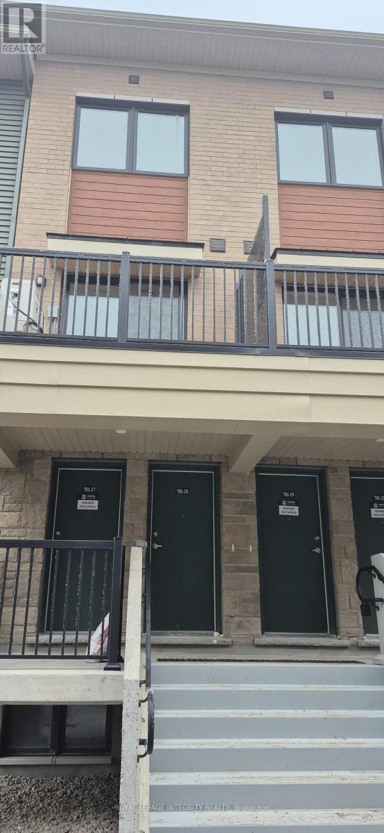 701 Glenroy Gilbert Dr in Ottawa, ON - Building Photo - Building Photo