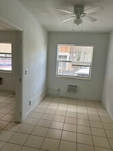 2041 Jackson St, Unit 1 in Hollywood, FL - Foto de edificio - Building Photo