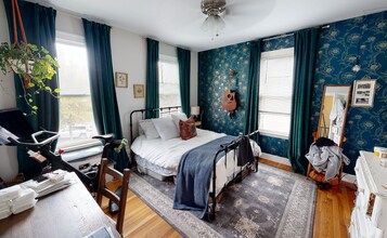 13 Pleasant St, Unit 2 in Cambridge, MA - Foto de edificio - Building Photo