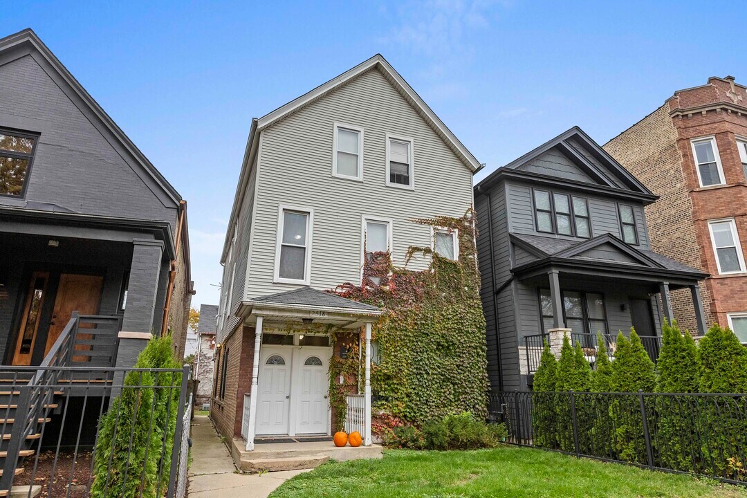 2518 N Campbell Ave, Unit 3 in Chicago, IL - Building Photo