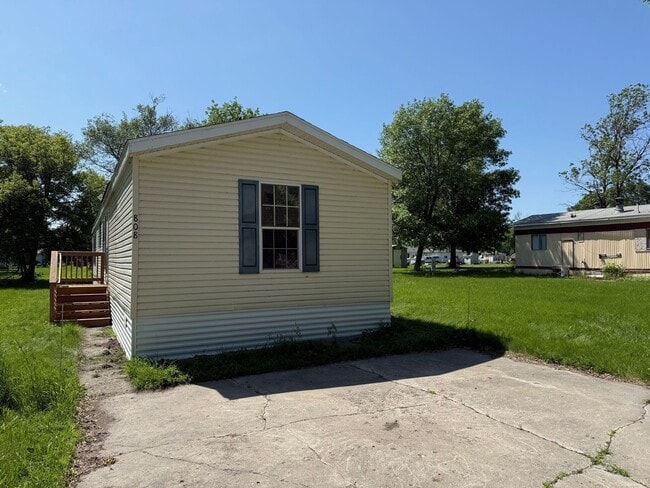 808 N 8th St in Olivia, MN - Building Photo - Building Photo