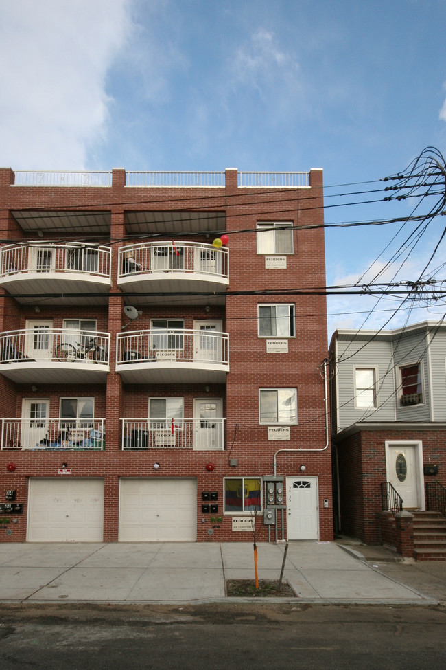 34-35 106th St in Flushing, NY - Building Photo - Building Photo