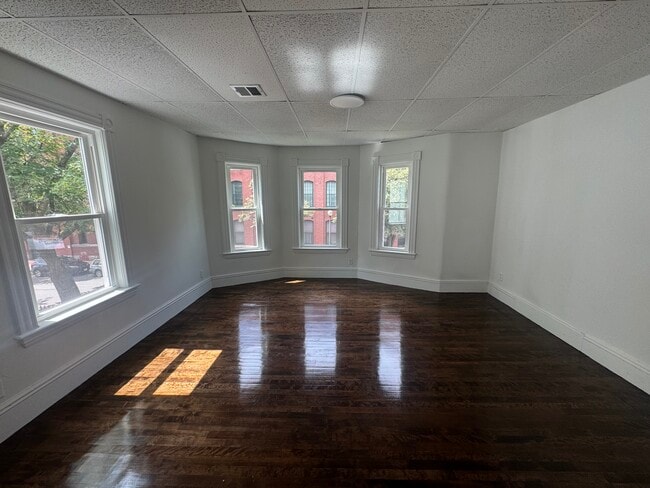 25 Wyman St, Unit 1. 1 room available