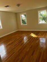 8 Anoka Ave, Unit #2A in Barrington, RI - Foto de edificio - Building Photo