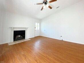 1604 Mill St, Unit 1604 #B in San Marcos, TX - Foto de edificio - Building Photo