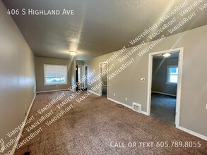 406 S Highland Ave in Sioux Falls, SD - Building Photo - Building Photo