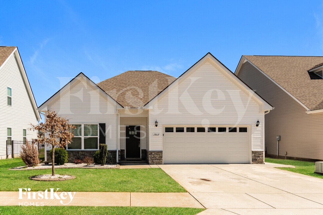 1907 Albarado Trl in Murfreesboro, TN - Foto de edificio