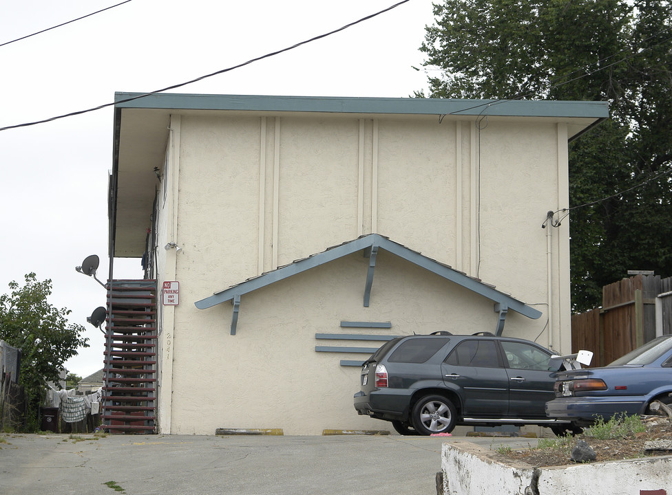 2041 E 23rd St in Oakland, CA - Building Photo