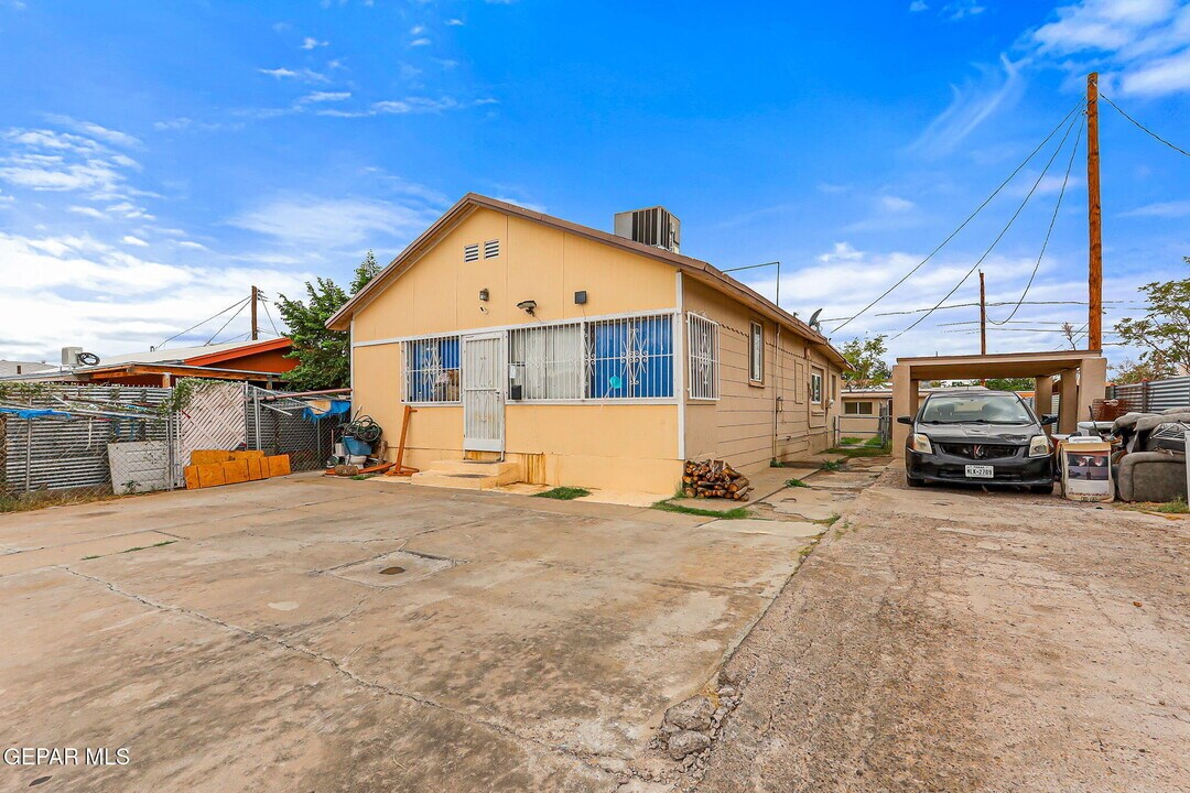 209 N Seville Dr in El Paso, TX - Building Photo