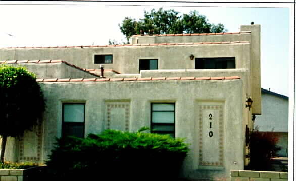 210 Portland Cor in Huntington Beach, CA - Building Photo - Building Photo