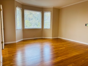 242 N San Pedro Rd in San Rafael, CA - Building Photo - Building Photo