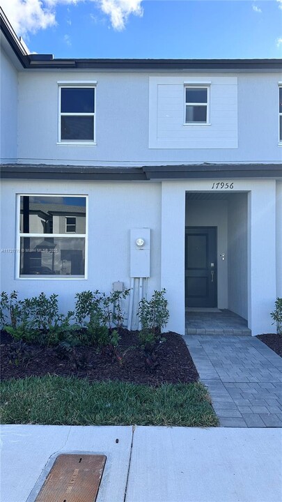 7956 SW 358th St in Homestead, FL - Building Photo