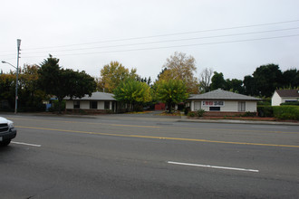 241-249 Farmers Ln in Santa Rosa, CA - Building Photo - Building Photo