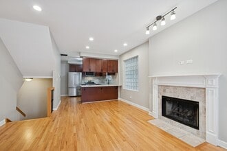 2742 N Bosworth Ave in Chicago, IL - Building Photo - Building Photo