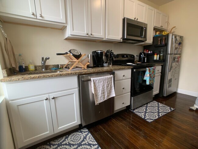 92 University Rd, Unit 1 in Brookline, MA - Foto de edificio - Building Photo