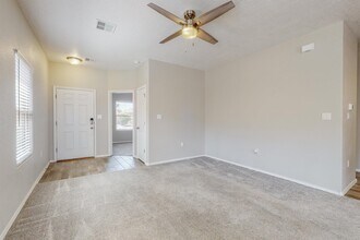 1930 Camino Rustica SW in Los Lunas, NM - Foto de edificio - Building Photo