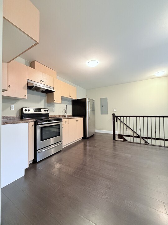 14948-14960 60 Ave in Surrey, BC - Building Photo