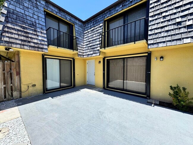 203 Lake Arbor Dr in Palm Springs, FL - Building Photo - Building Photo