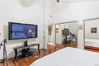6724 Vickiview Dr in Canoga Park, CA - Foto de edificio - Building Photo