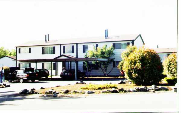 819 75th St E in Tacoma, WA - Building Photo