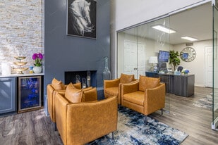 Vista Azul in Dallas, TX - Building Photo