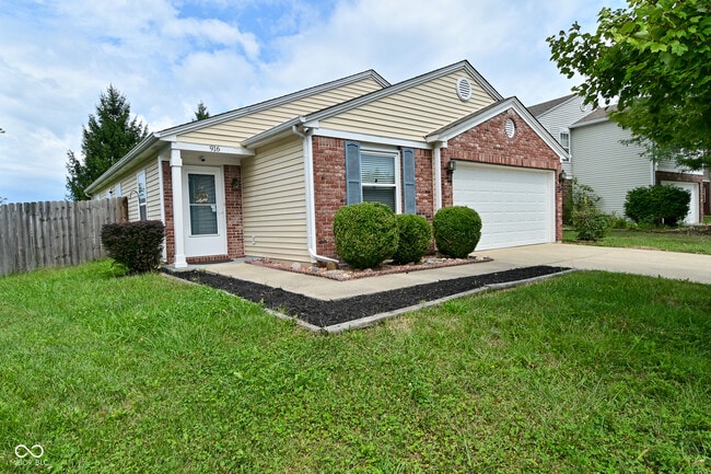 property at 916 Bentgrass Dr