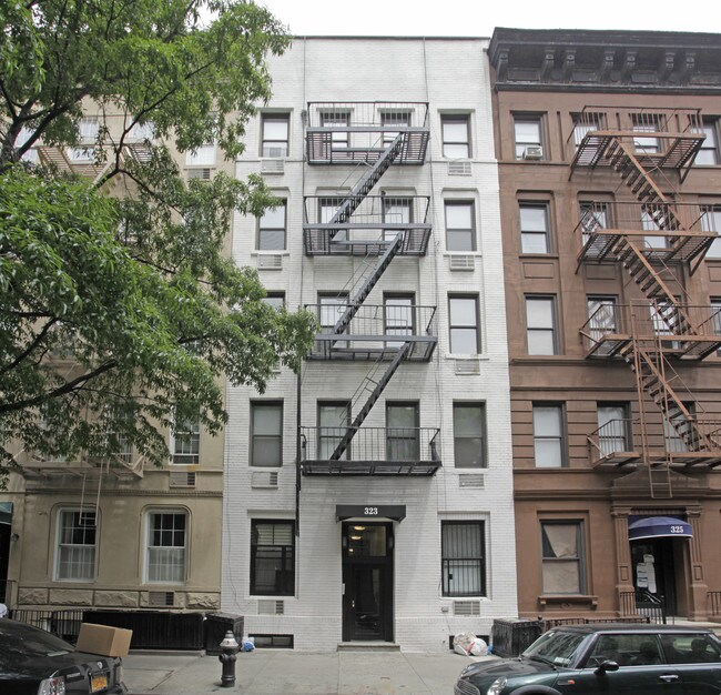 323 E 83rd St in New York, NY - Building Photo - Building Photo