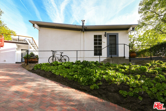 7107 Pacific View Dr in Los Angeles, CA - Building Photo - Building Photo