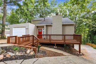 6584 Oakwood Dr in Douglasville, GA - Foto de edificio - Building Photo