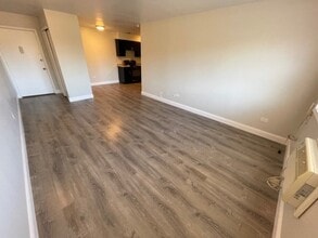 517 S Milwaukee Ave in Wheeling, IL - Building Photo - Building Photo