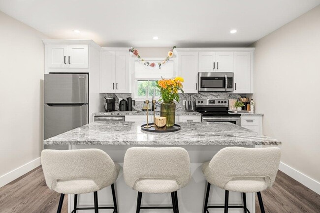 property at 25 Lorraine Ct