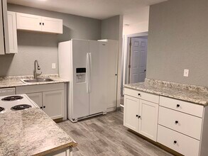 12 Gage Rd, Unit 14 Gage in Eldon, MO - Foto de edificio - Building Photo