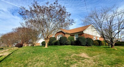 556 Jasin Dr in Gastonia, NC - Building Photo - Building Photo
