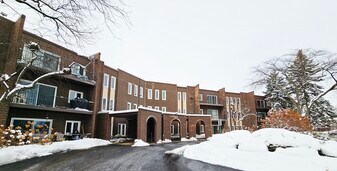 1550 Sandpebble Dr in Wheeling, IL - Building Photo