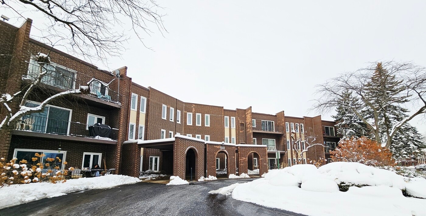 1550 Sandpebble Dr in Wheeling, IL - Foto de edificio