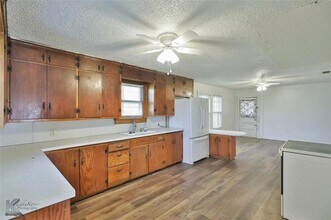 1558 Portland Ave in Abilene, TX - Foto de edificio - Building Photo