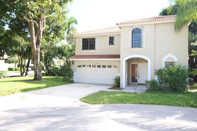 12570 Shoreside Ln