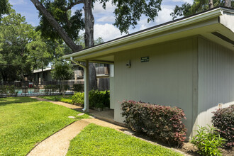 Memorial Woods in Houston, TX - Foto de edificio - Building Photo