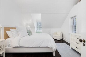 8 Brenton Rd in Newport, RI - Building Photo - Building Photo