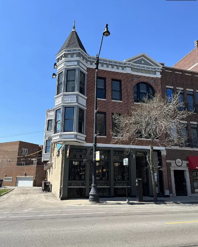 property at 2624 N Lincoln Ave