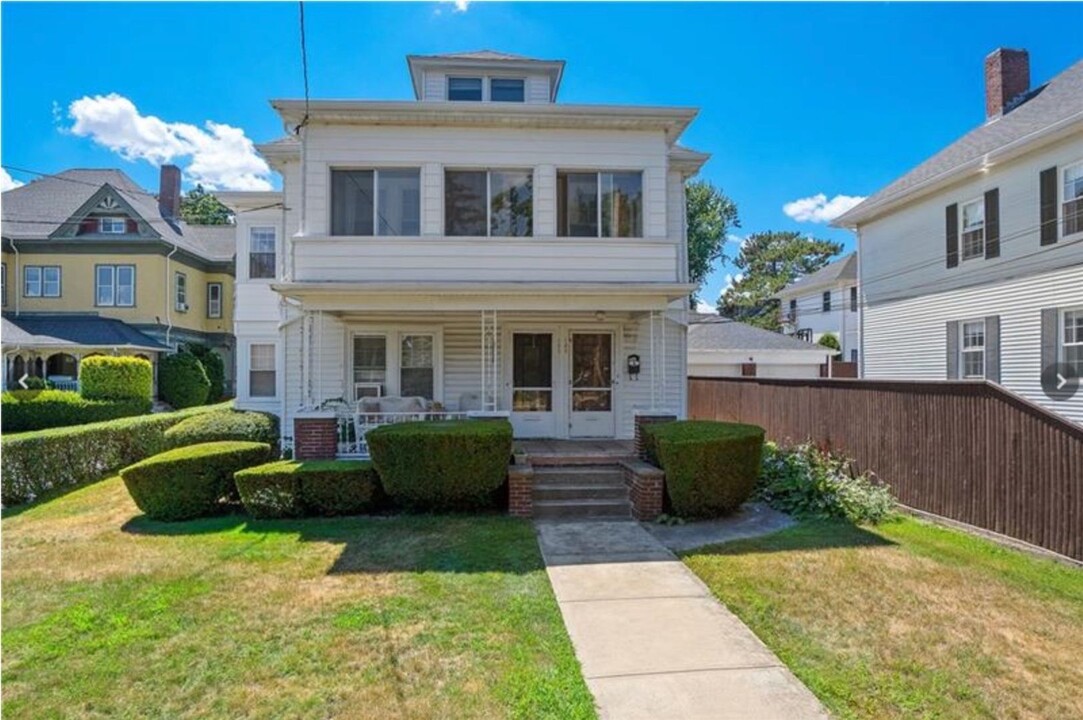 180 Eaton St in Providence, RI - Building Photo