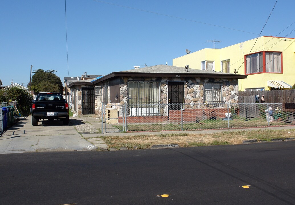 2419-2421 Roosevelt Ave in Richmond, CA - Foto de edificio