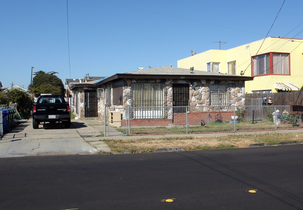 2419-2421 Roosevelt Ave in Richmond, CA - Building Photo